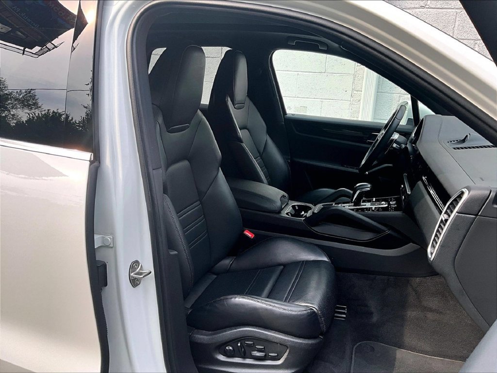 Certified 2023 Porsche Cayenne AWD/4WD image 12
