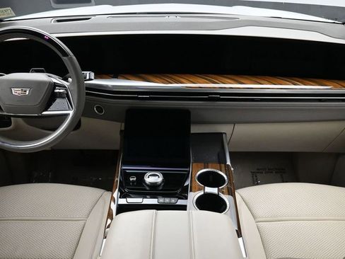 Certified 2025 Cadillac Escalade Sport Platinum AWD/4WD image 4