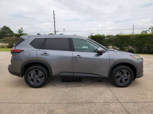 Used 2026 Nissan Rogue SV FWD image 4