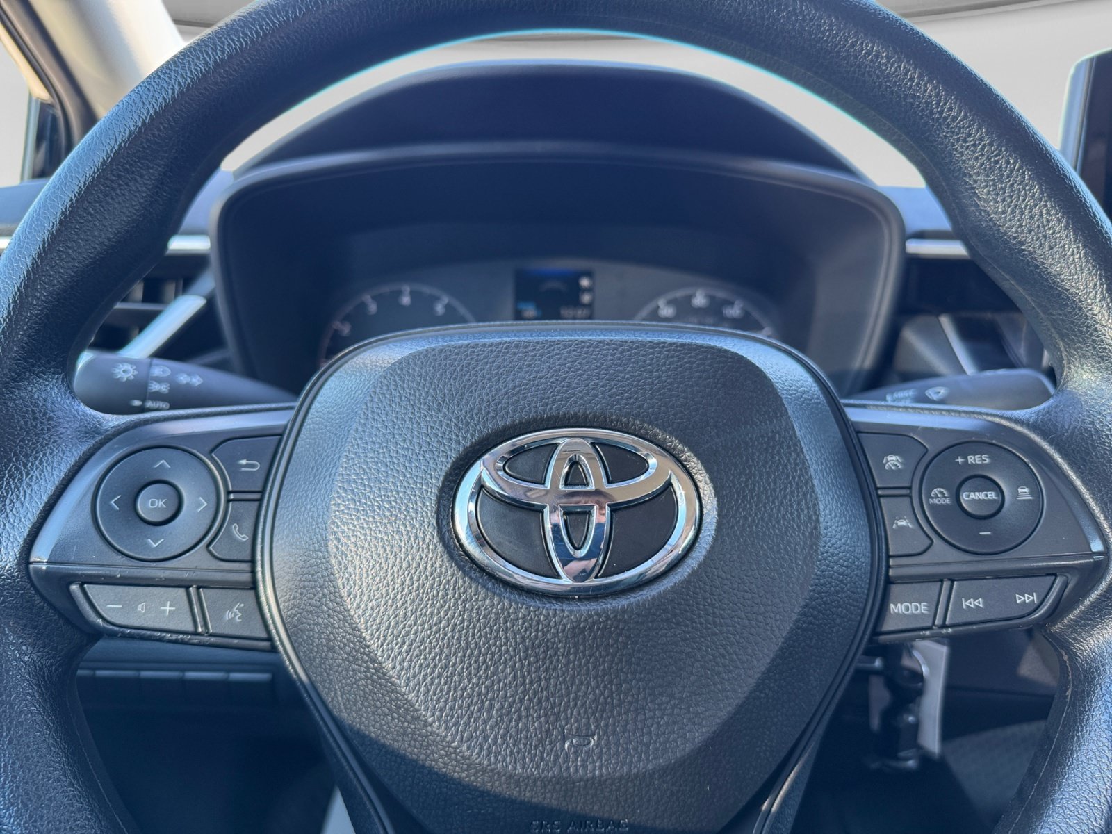 Used 2025 Toyota Corolla LE FWD image 15