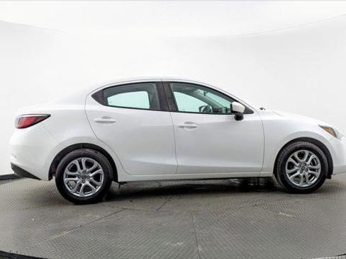 Used 2018 Toyota Yaris iA image 9