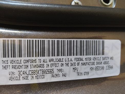 Used 2019 Jeep Compass Latitude FWD image 33