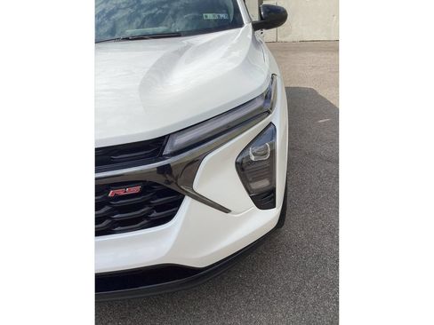 Used 2024 Chevrolet Trax RS w/ Driver Confidence Package FWD image 29