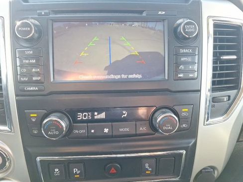 Used 2018 Nissan Titan SV image 17