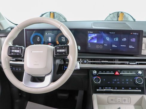 Used 2025 Hyundai Santa Fe SEL FWD image 17