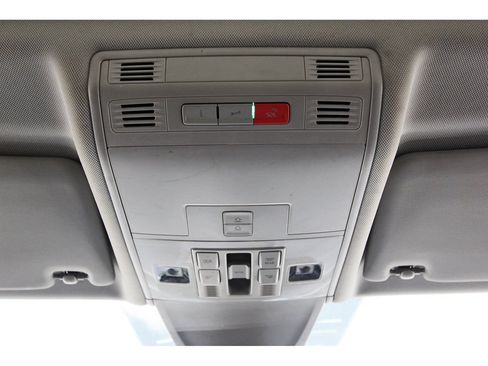 Used 2022 Volkswagen Tiguan SE AWD/4WD image 25