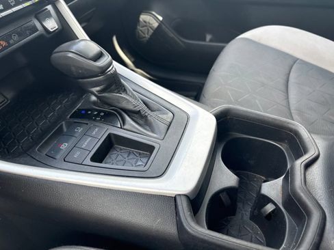 Used 2020 Toyota RAV4 XLE FWD image 15