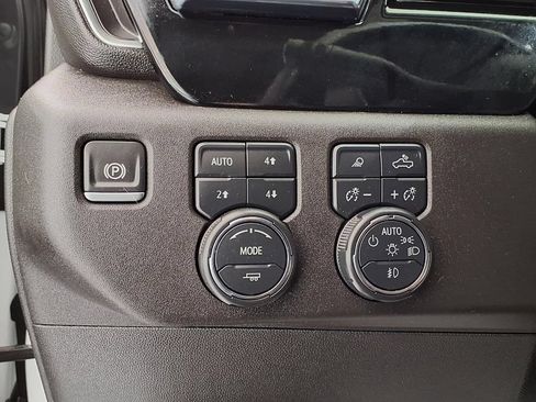 Used 2024 Chevrolet Silverado 1500 LTZ AWD/4WD image 5