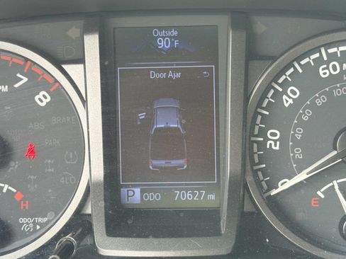 Used 2020 Toyota Tacoma TRD Off-Road AWD/4WD image 28