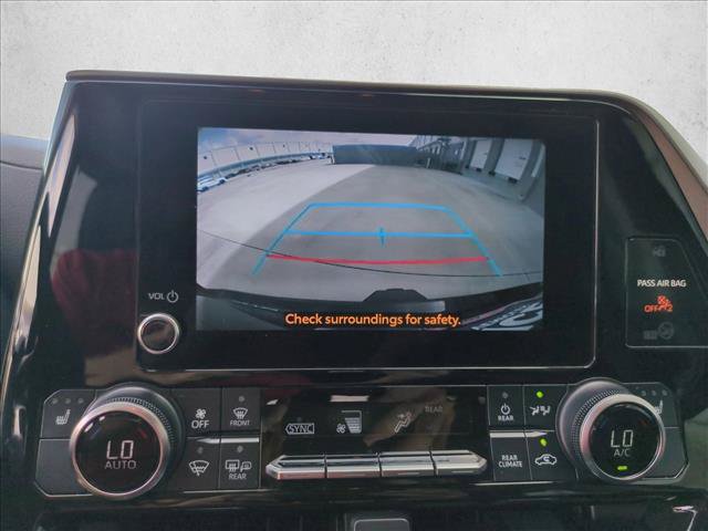 Used 2024 Toyota Highlander XLE FWD image 13