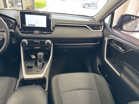 Used 2024 Toyota RAV4 XLE FWD image 43