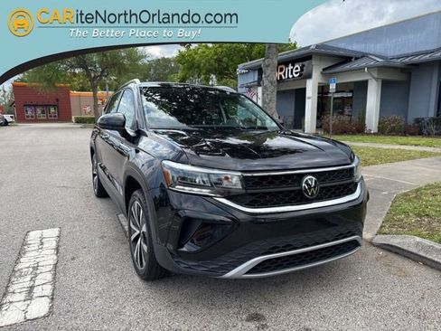 Used 2024 Volkswagen Taos SE image 1