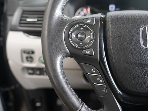 Used 2016 Honda Pilot Touring image 13