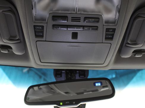 Used 2015 Toyota Camry XSE w/ Advanced Technology Package image 20