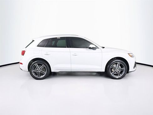 Used 2021 Audi Q5 e Premium Plus w/ Premium Plus Package AWD/4WD image 12