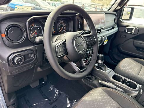 New 2025 Jeep Gladiator Mojave w/ Convenience Group image 23