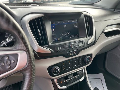 Used 2024 GMC Terrain SLE image 13