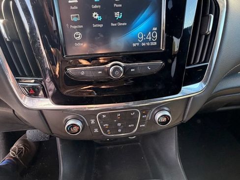 Used 2018 Chevrolet Traverse LT w/ LPO, Black Accent Package FWD image 9