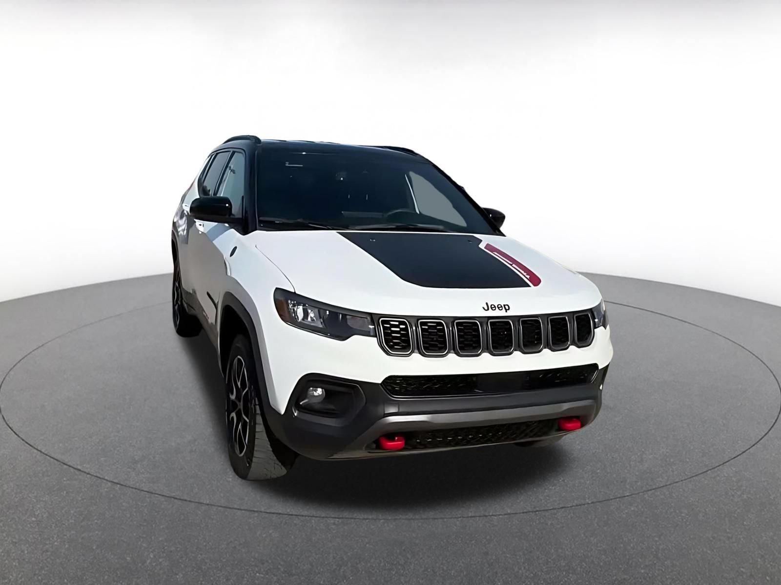 Used 2025 Jeep Compass Trailhawk AWD/4WD image 3