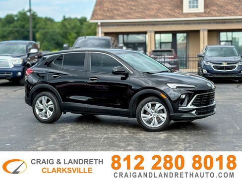 Used 2024 Buick Encore GX Preferred w/ Comfort Package FWD image 1