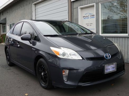 Used 2015 Toyota Prius Two image 25