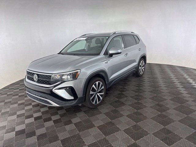 Used 2022 Volkswagen Taos SE w/ IQ.Drive SE Package FWD image 5