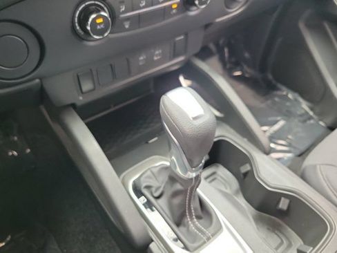Used 2024 Nissan Frontier SV RWD image 20