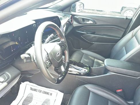 Used 2025 Chevrolet Trax RS w/ Sunroof Package image 17