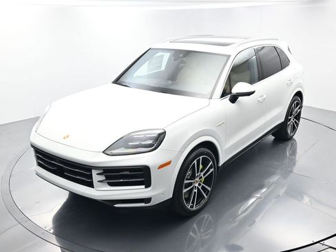Certified 2026 Porsche Cayenne E-Hybrid image 37