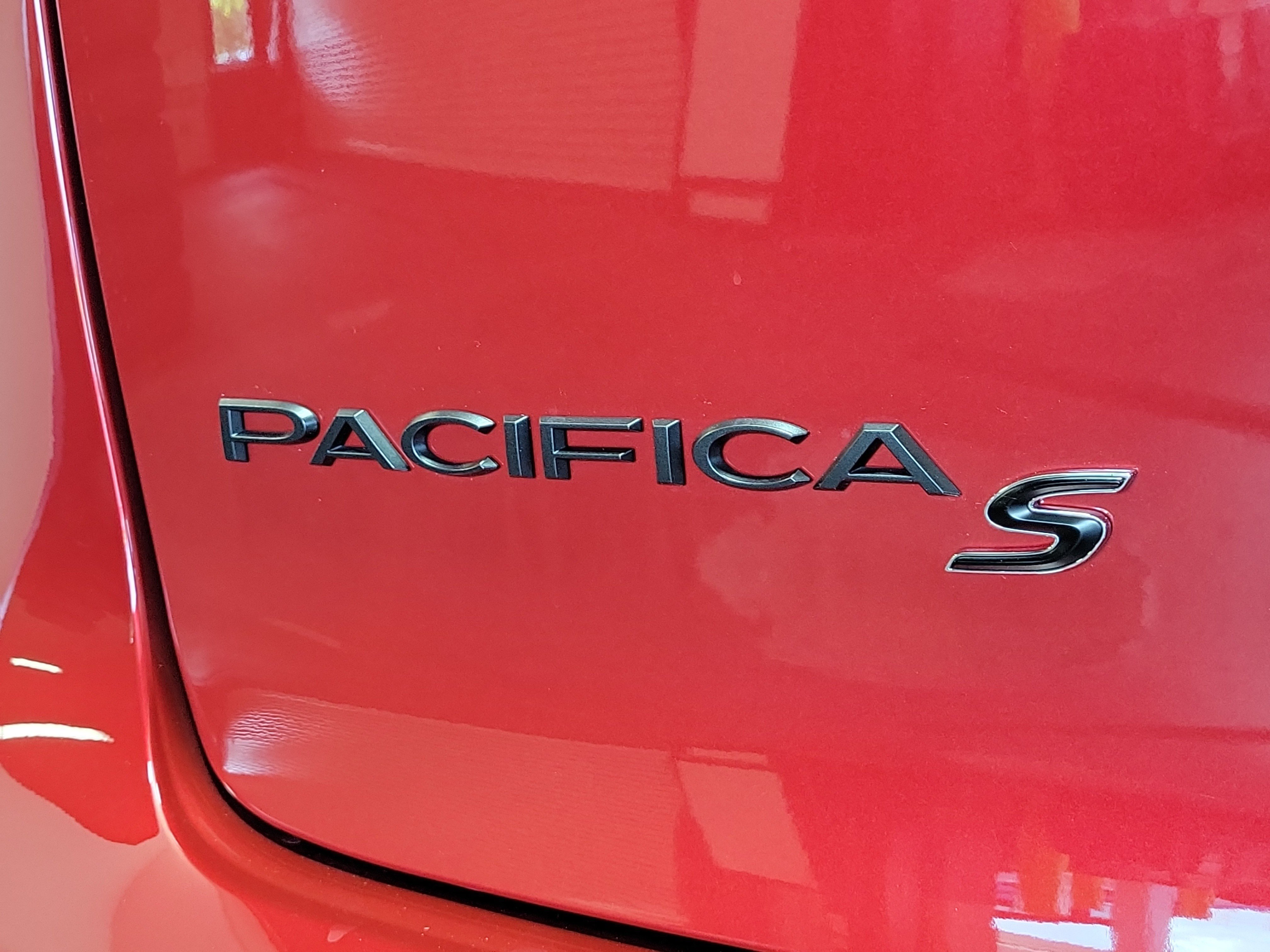 Used 2026 Chrysler Pacifica Limited w/ S Appearance Package FWD image 8