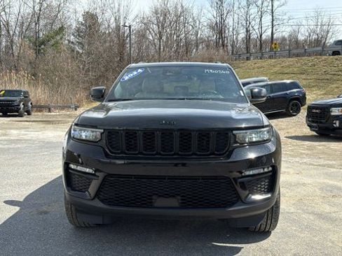 Certified 2024 Jeep Grand Cherokee Limited w/ Black Appearance Package image 3