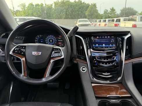Used 2017 Cadillac Escalade Luxury RWD image 23