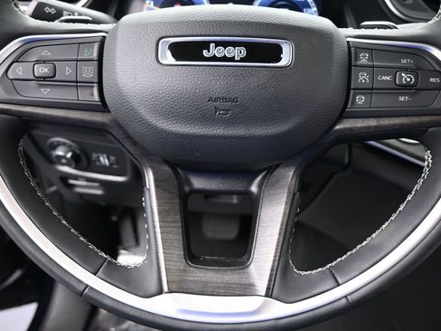 Used 2024 Jeep Grand Cherokee Limited w/ Black Appearance Package image 31