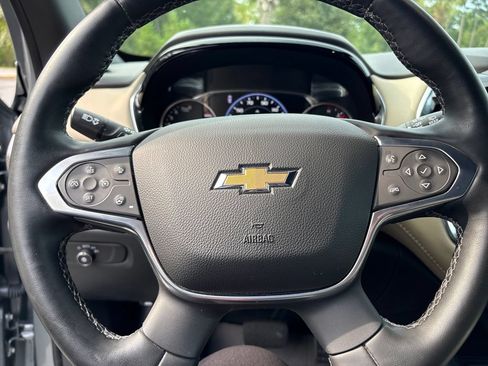 Used 2023 Chevrolet Traverse Premier FWD image 13