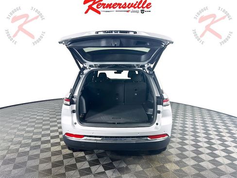 New 2025 Jeep Grand Cherokee Laredo X w/ Luxury Tech Group I image 16