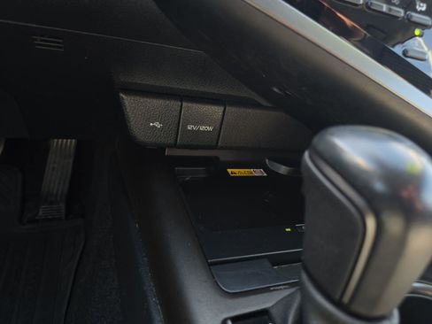 Used 2022 Toyota Camry SE w/ Audio Upgrade Package FWD image 23