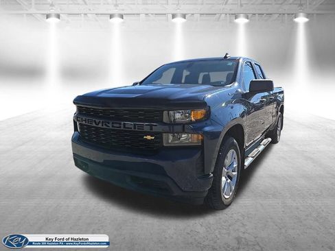 Used 2020 Chevrolet Silverado 1500 Custom w/ Custom Value Package AWD/4WD image 3