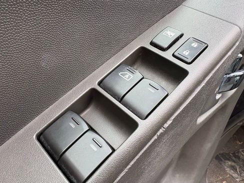 Used 2018 Nissan Frontier PRO-4X image 16