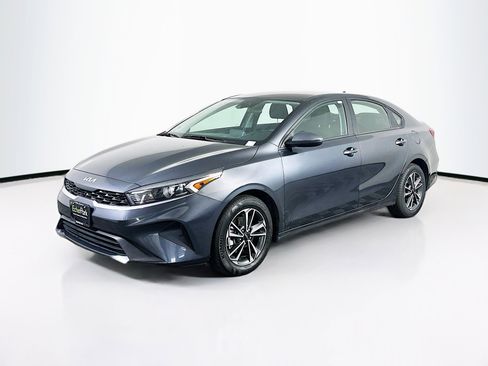 Used 2024 Kia Forte LXS image 3