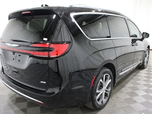 Used 2026 Chrysler Pacifica Pinnacle image 37