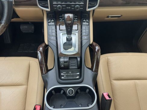 Used 2014 Porsche Cayenne Platinum Edition w/ Walnut Interior Package AWD/4WD image 35