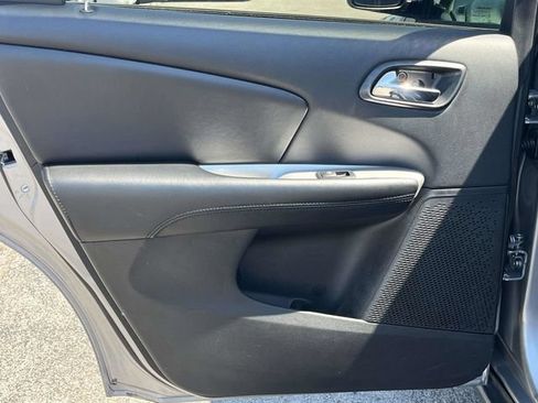 Used 2017 Dodge Journey SXT FWD image 17