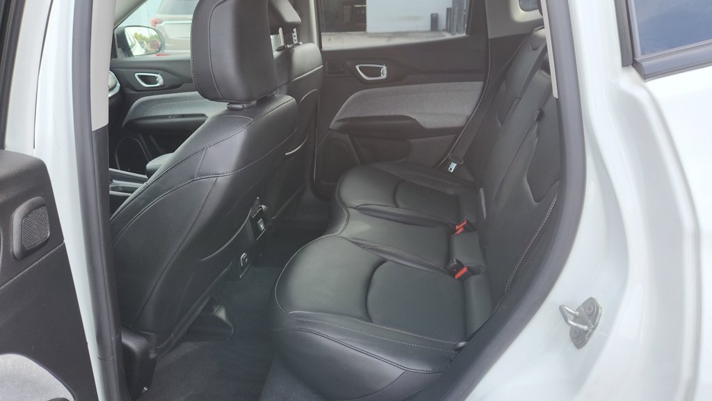 Used 2022 Jeep Compass Latitude w/ Sun and Sound Group AWD/4WD image 15