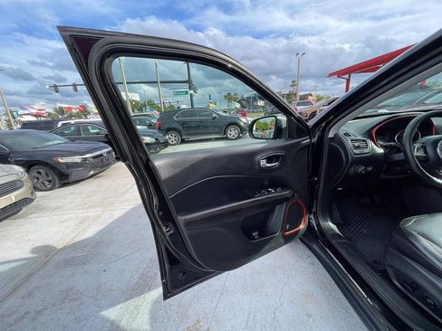 Used 2019 Jeep Compass Trailhawk w/ Cold Weather Group AWD/4WD image 10