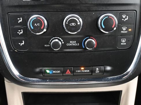 Certified 2017 Dodge Grand Caravan SXT image 22