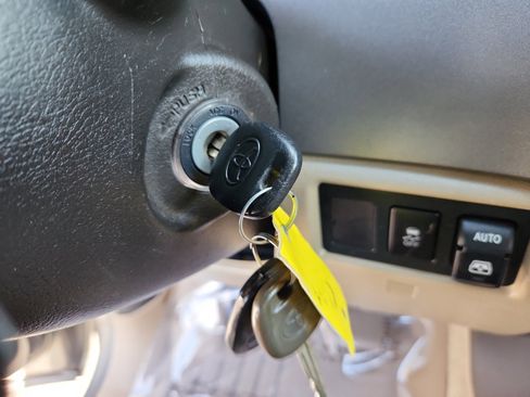 Used 2011 Toyota Sequoia Platinum image 30