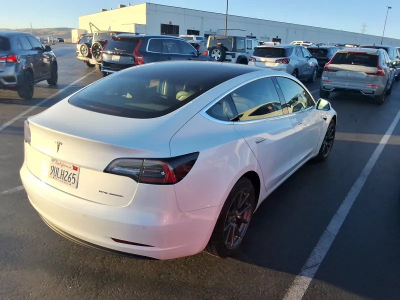 Used 2018 Tesla Model 3 Long Range AWD/4WD image 3