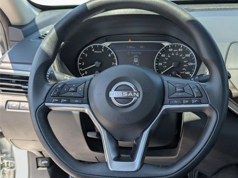 Used 2024 Nissan Altima 2.5 SV FWD image 15