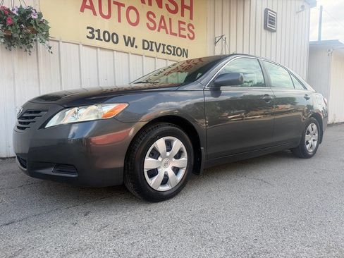Used 2009 Toyota Camry LE FWD image 2