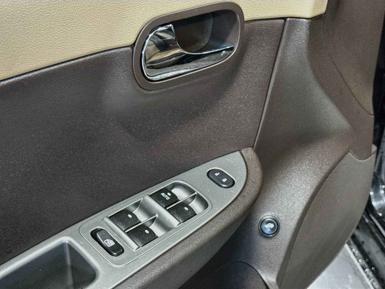 Used 2009 Chevrolet Malibu LTZ FWD image 11